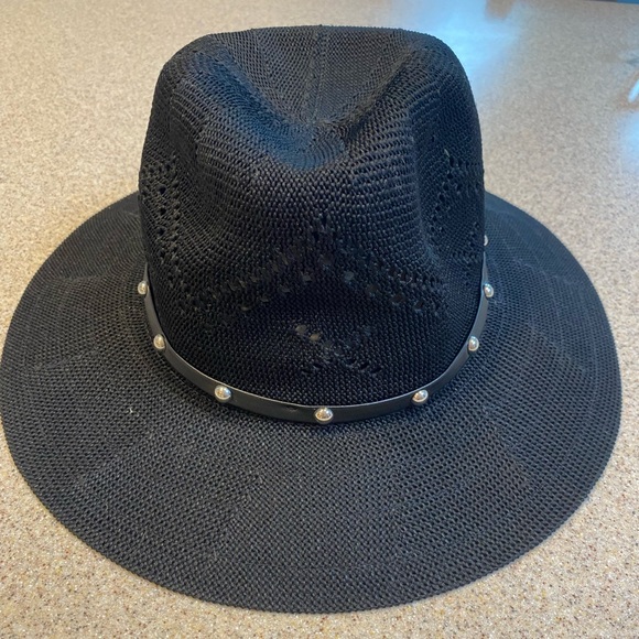 Vince Camuto Black with Silver Accents Packable Hat One Size Fits All - Picture 1 of 7